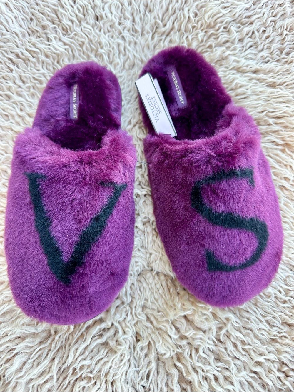 NWT Victoria's Secret Burgundy Purple VS Logo Faux Fur Closed Toe Slippers M 7/8